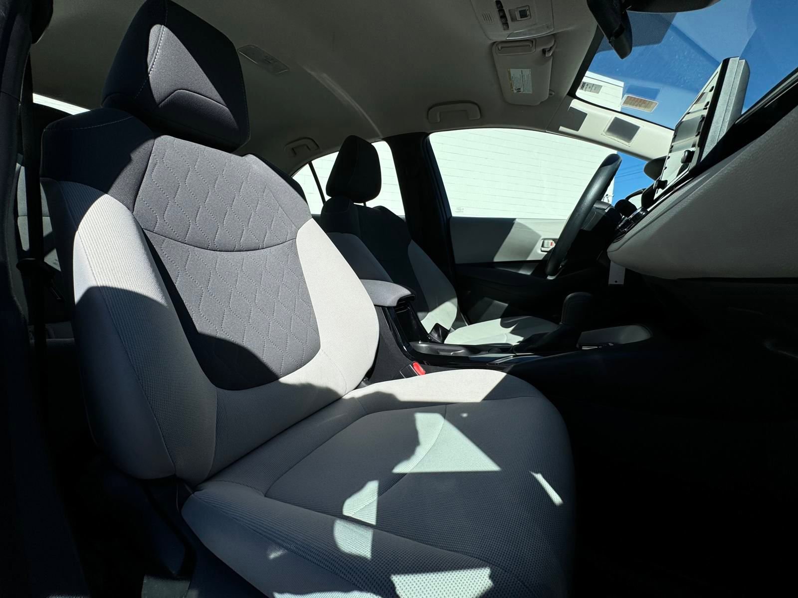 Used 2022 Toyota Corolla LE image 15