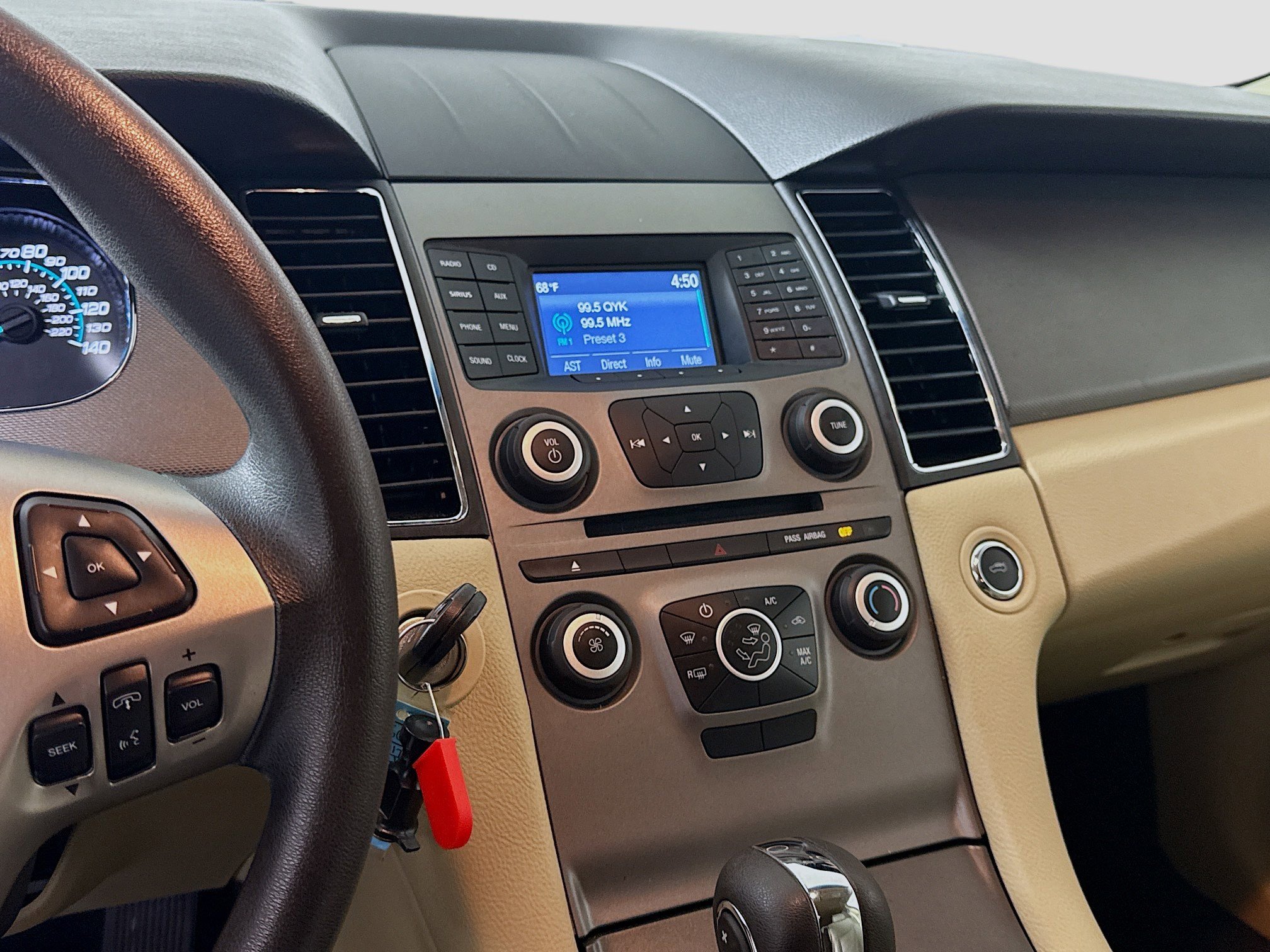 Used 2017 Ford Taurus SE image 18