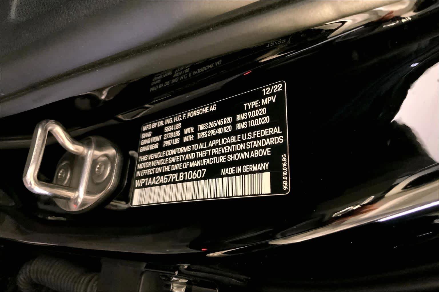 Used 2023 Porsche Macan Turbo AWD/4WD image 34