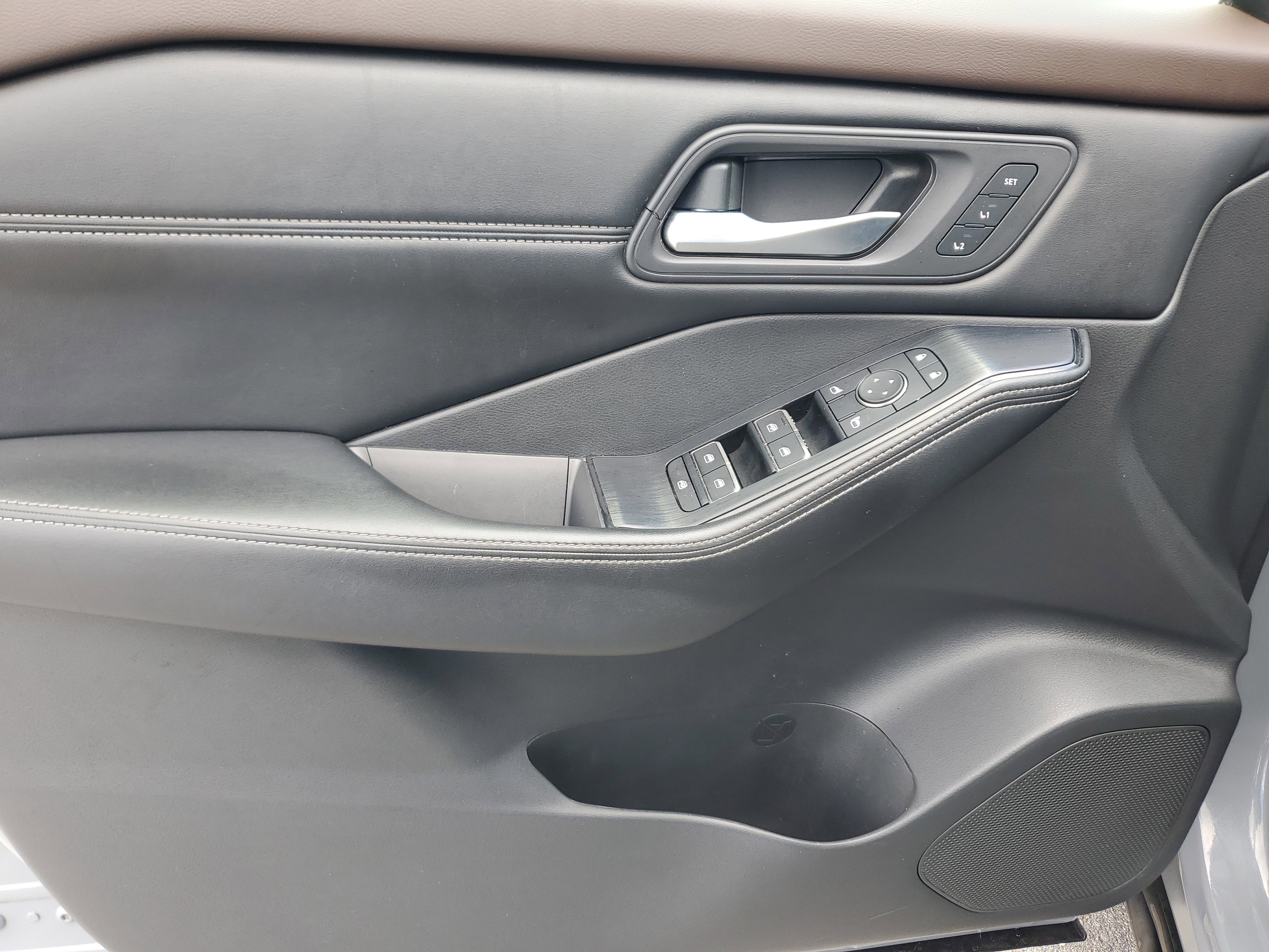 Used 2023 Nissan Rogue SL w/ SL Premium Package image 27