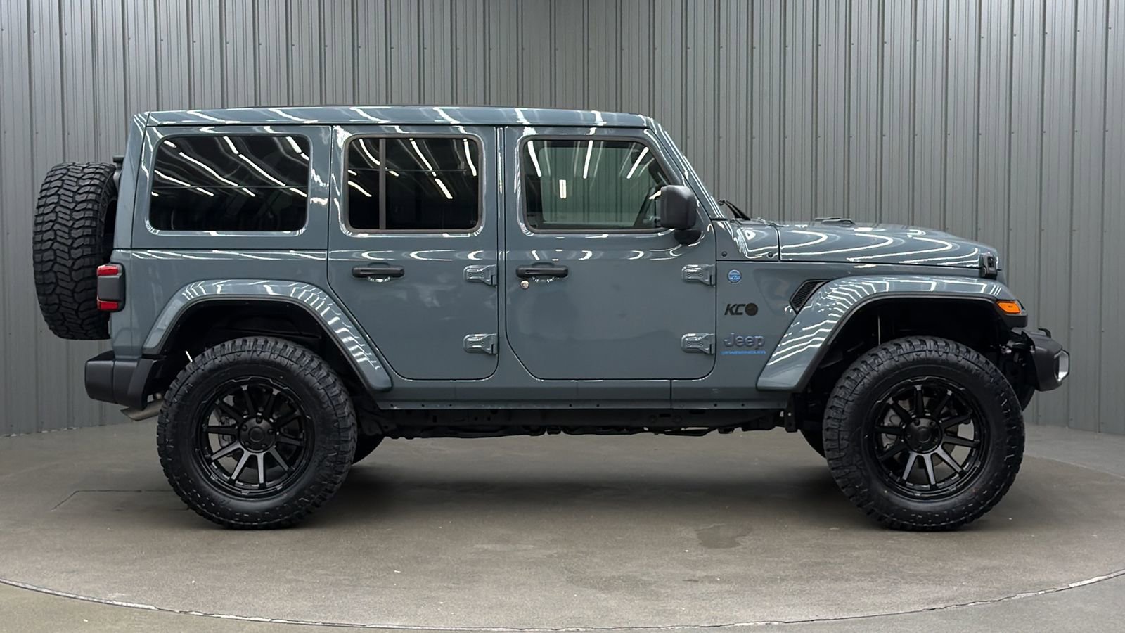 Used 2025 Jeep Wrangler Unlimited Sahara w/ Safety Group AWD/4WD image 6