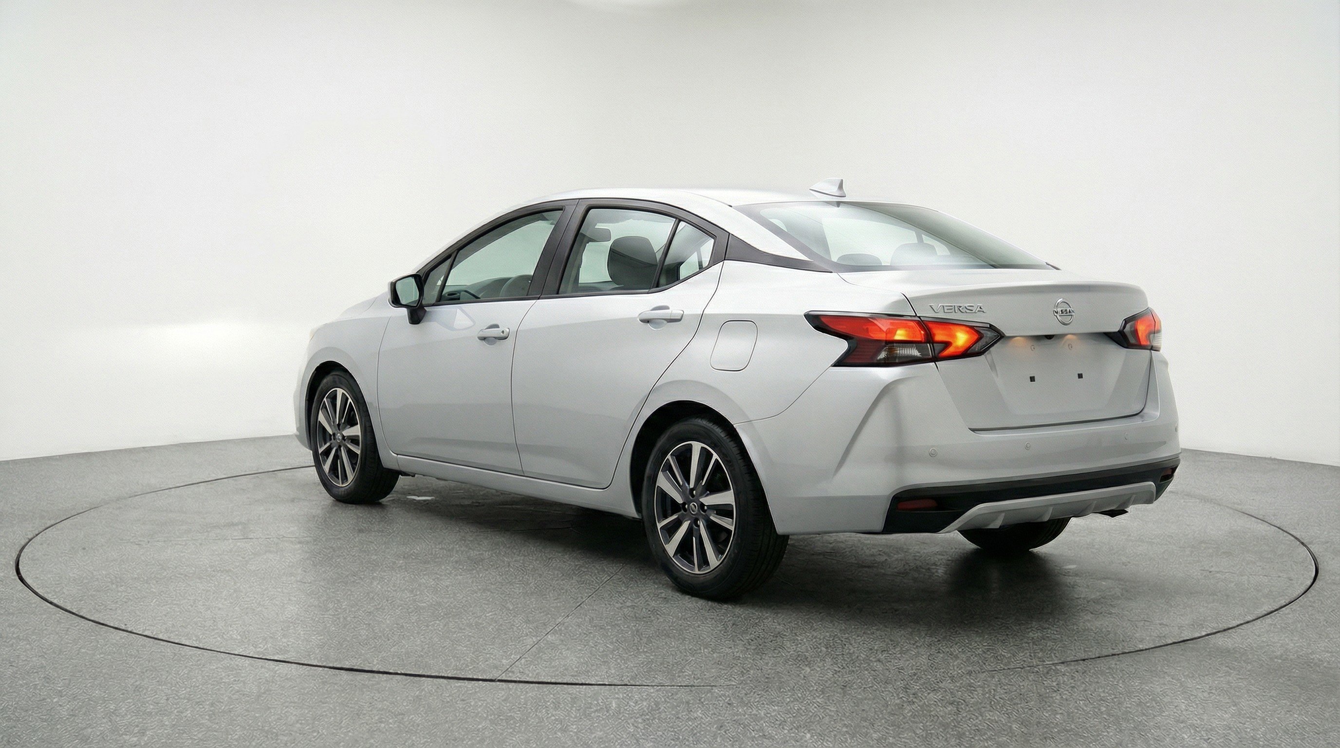 Used 2025 Nissan Versa SV image 6