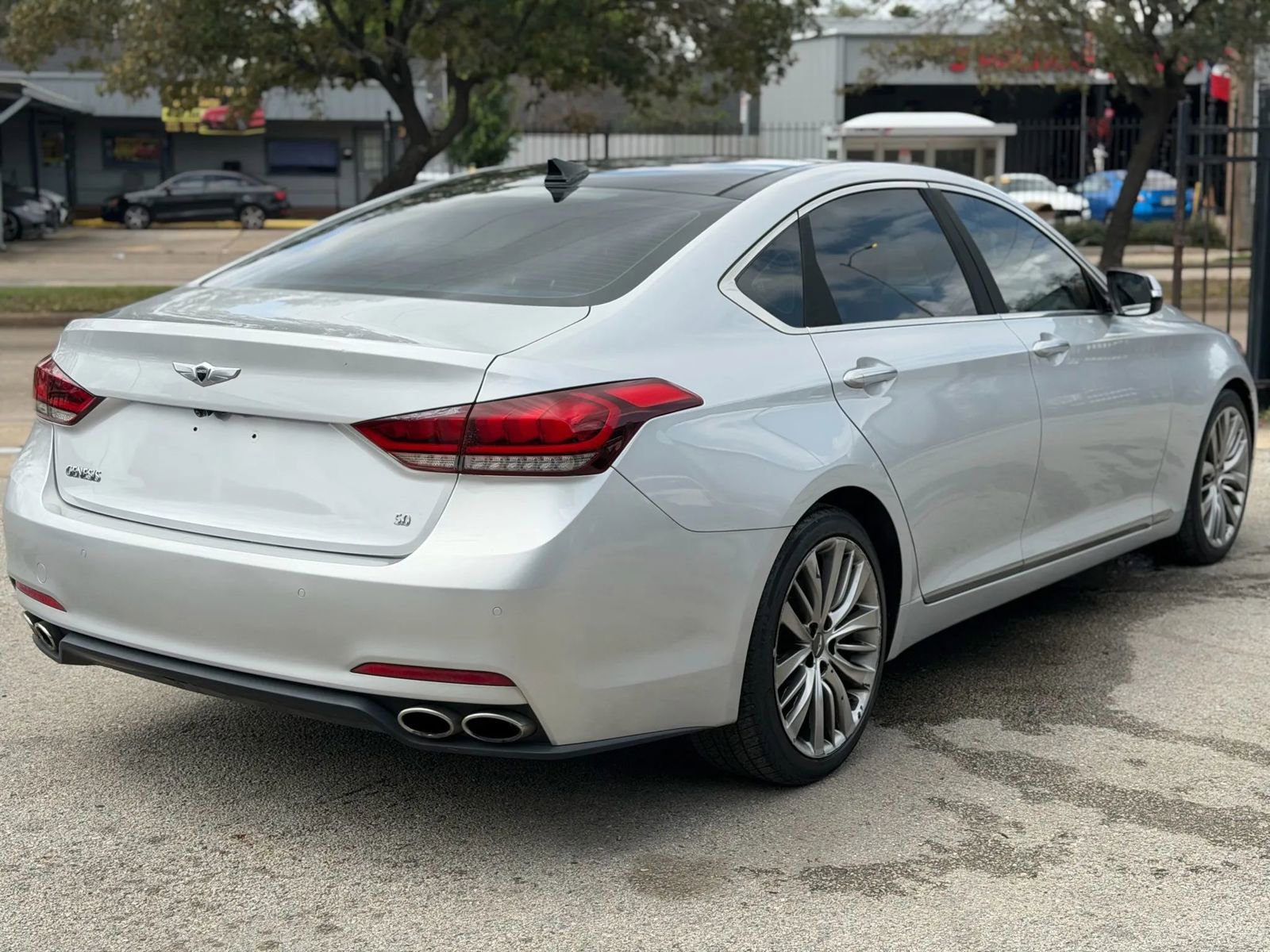Used 2015 Hyundai Genesis 5.0 image 4