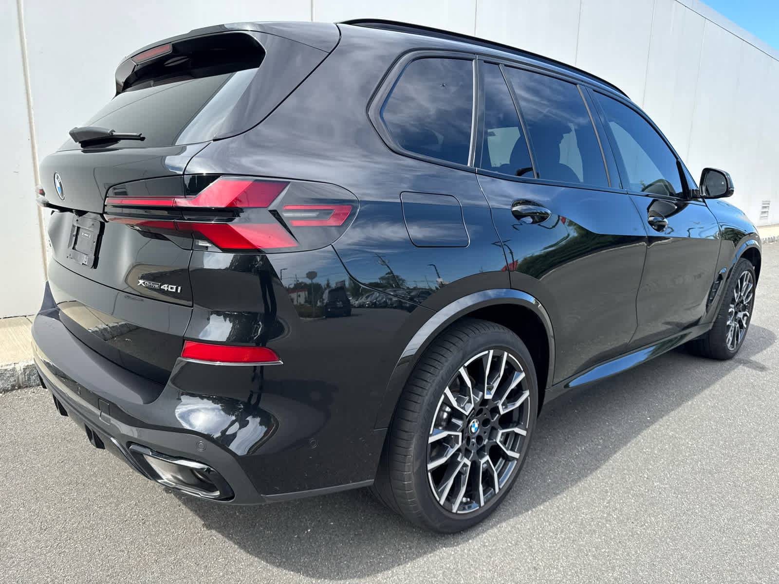 Used 2024 BMW X5 xDrive40i w/ M Sport Package AWD/4WD image 6