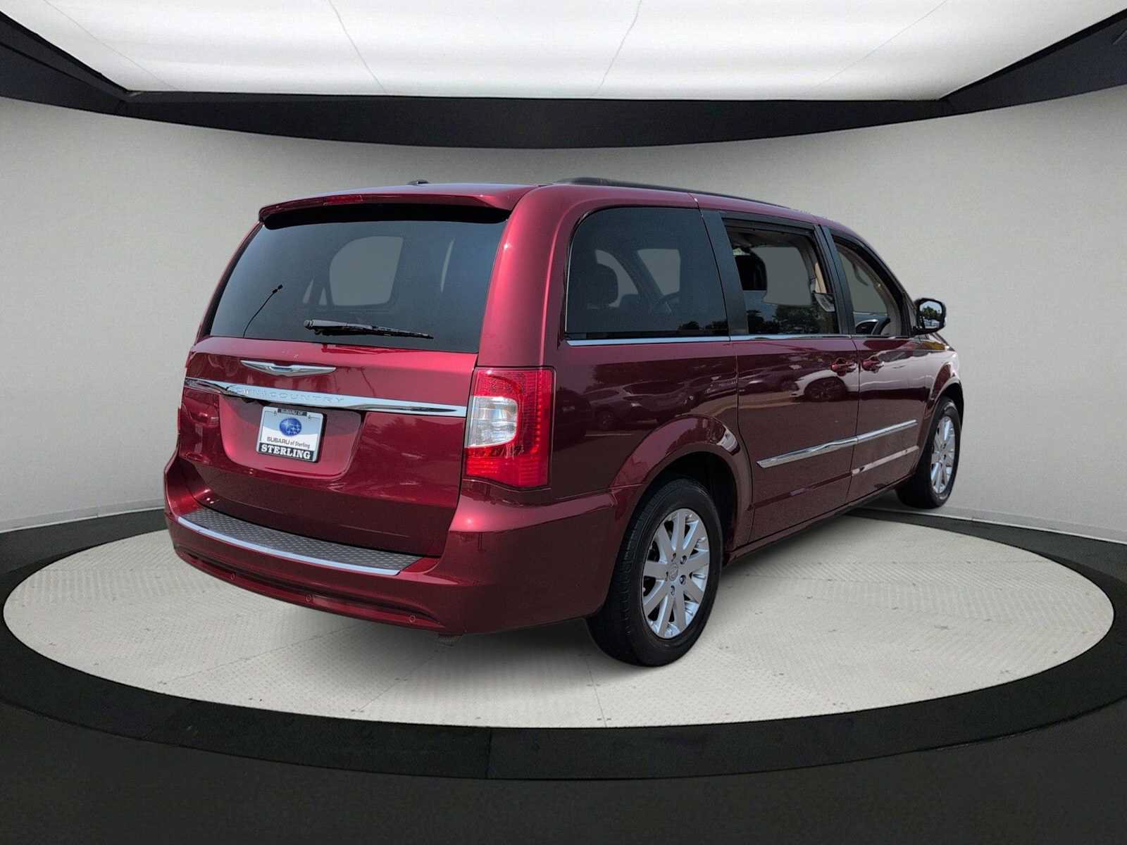Used 2011 Chrysler Town & Country Touring-L w/ Entertainment Group #2 FWD image 8