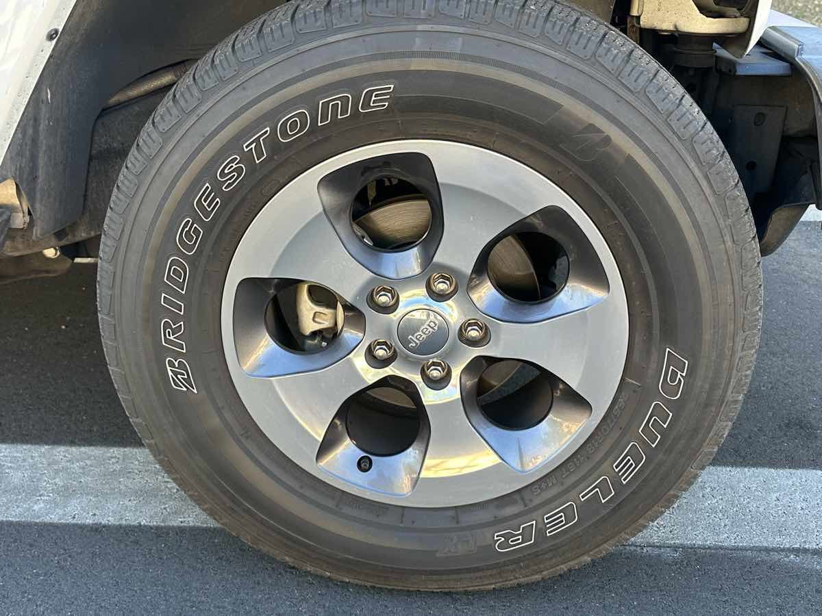 Used 2016 Jeep Wrangler Unlimited Sahara w/ Connectivity Group image 31