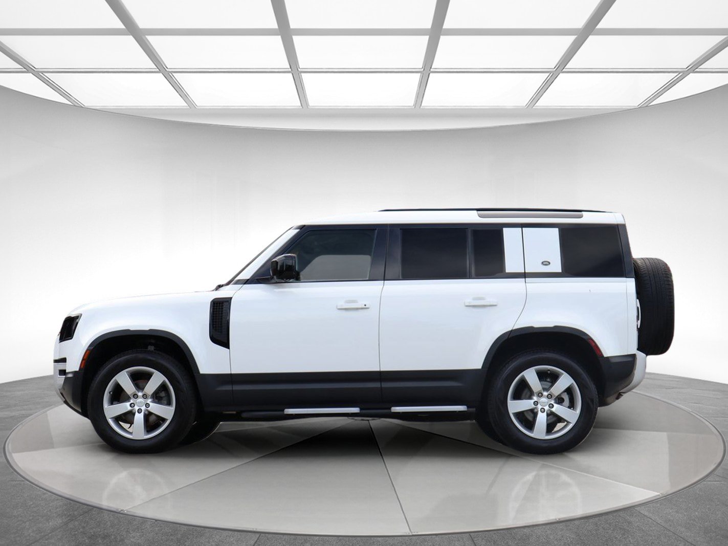 Used 2023 Land Rover Defender 110 S AWD/4WD image 4