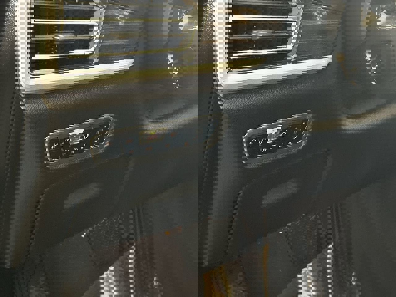 Used 2021 BMW X7 xDrive40i w/ Premium Package image 13