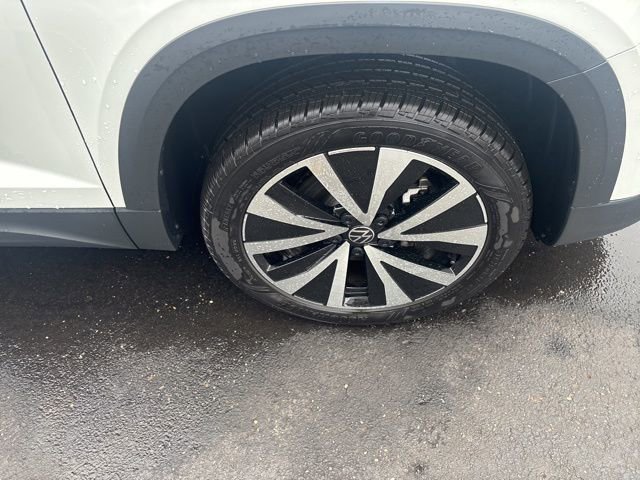 Used 2024 Volkswagen Taos SE image 50