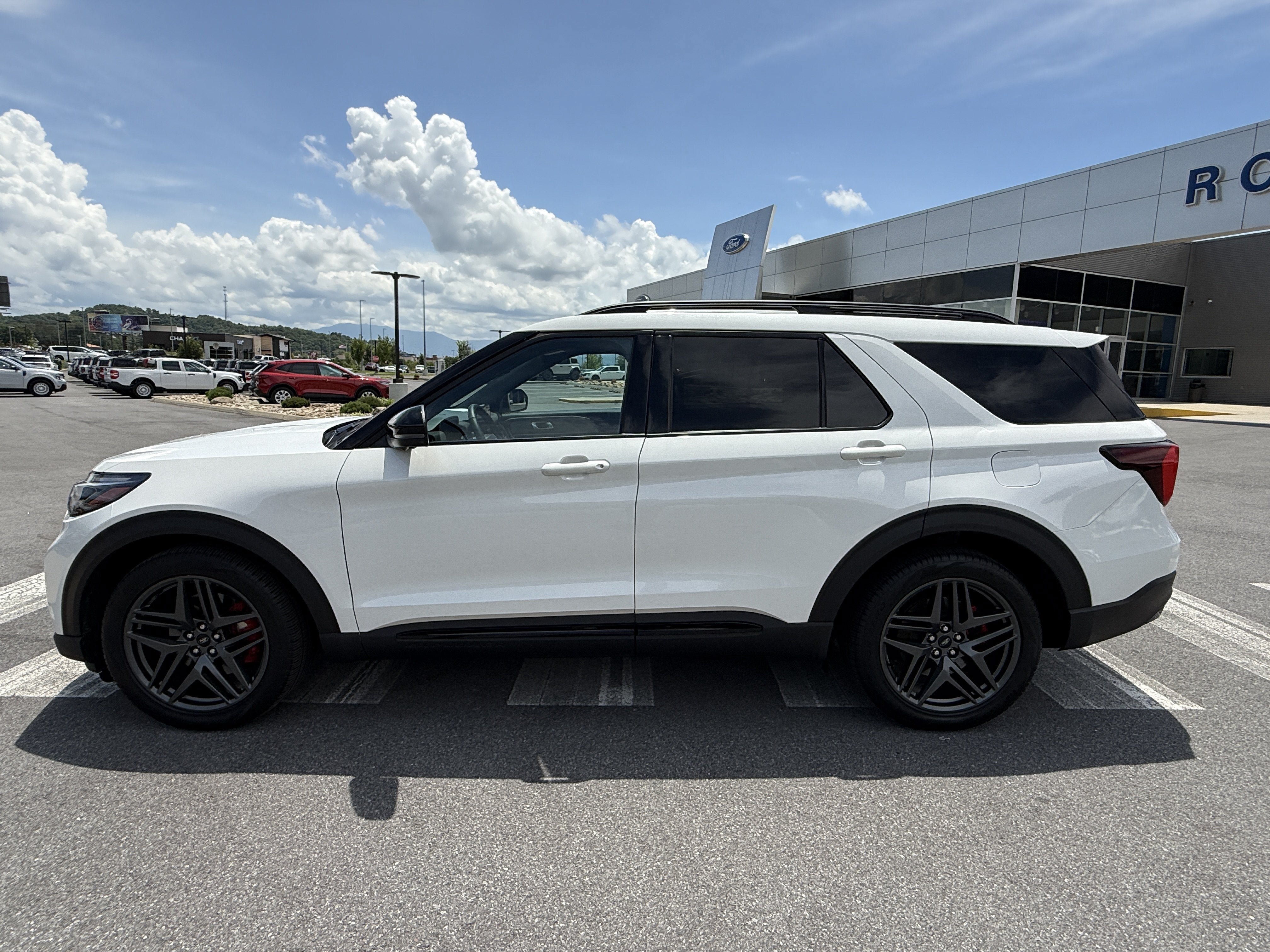 Used 2025 Ford Explorer ST AWD/4WD image 8