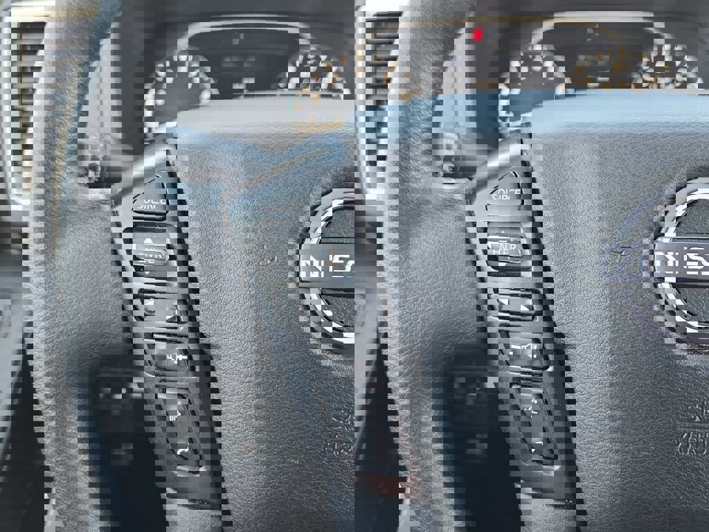 Used 2022 Nissan Frontier SV image 21