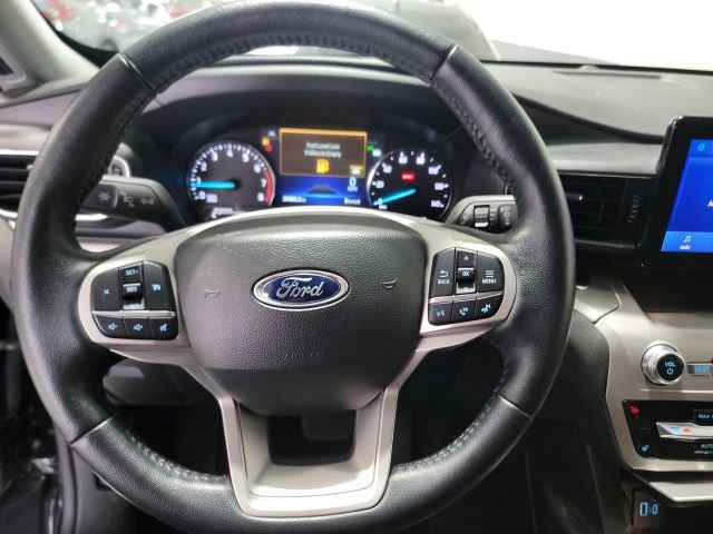 Used 2022 Ford Explorer XLT w/ Equipment Group 202A AWD/4WD image 17