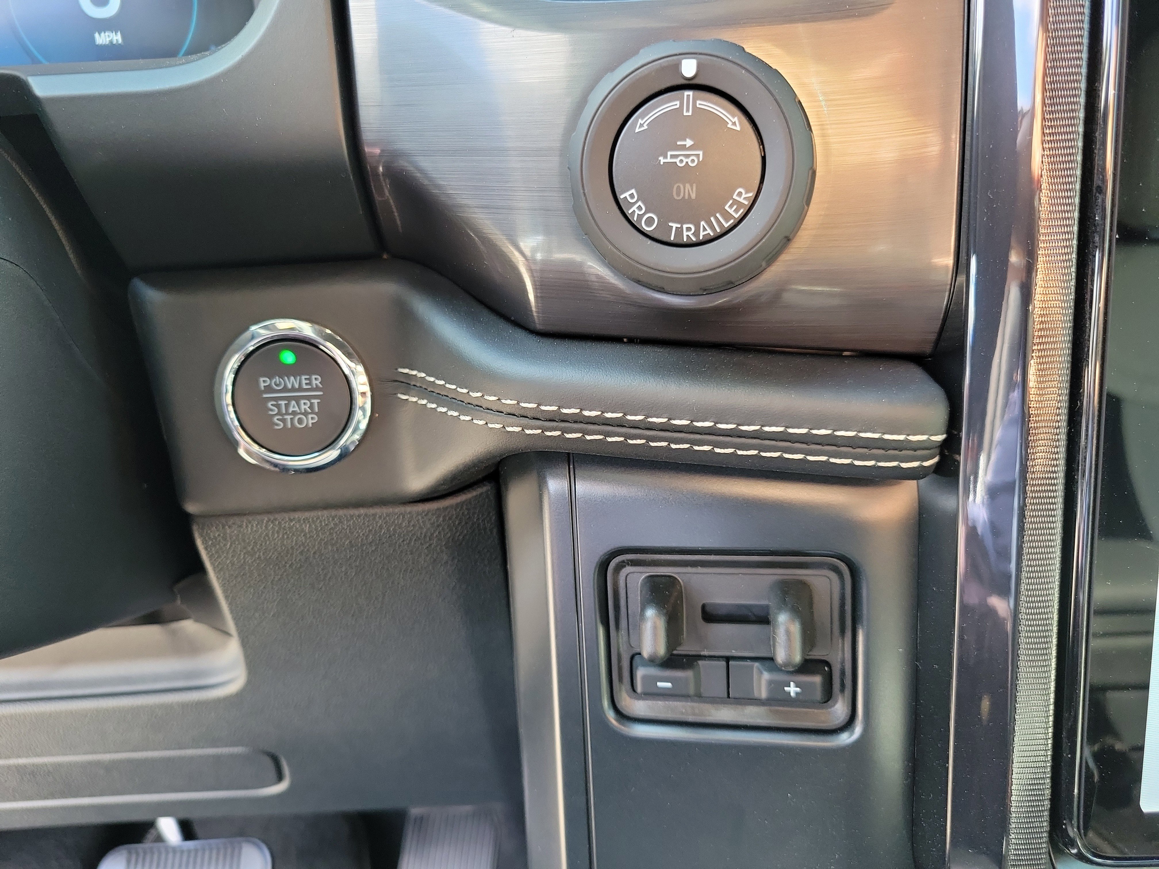 New 2025 Ford F150 Lightning Platinum image 29