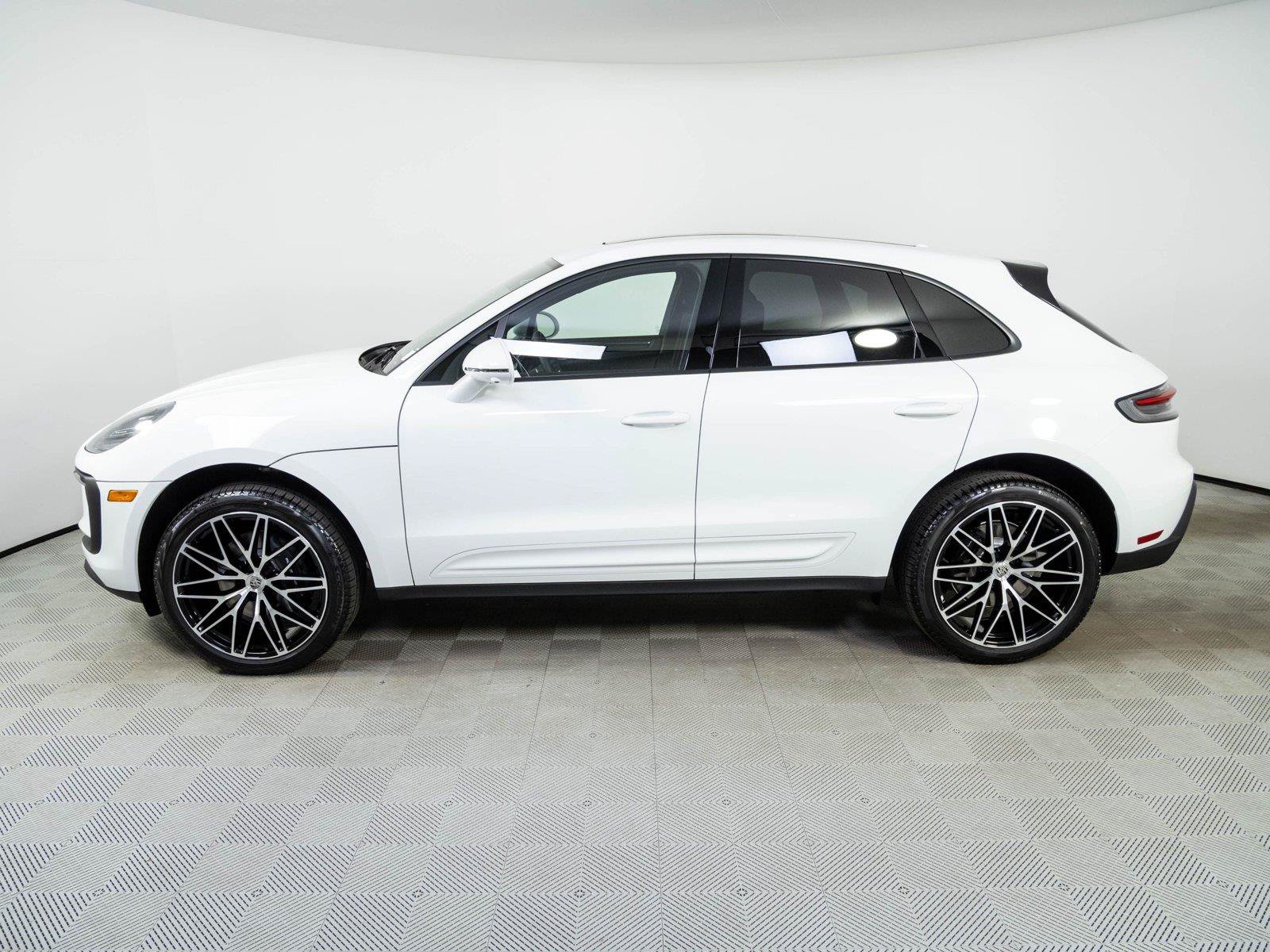 New 2026 Porsche Macan AWD/4WD image 2