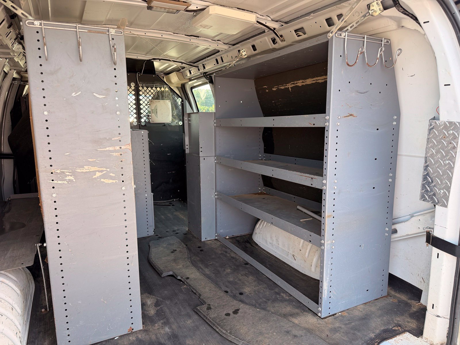 Used 2014 Chevrolet Express 2500 RWD image 17