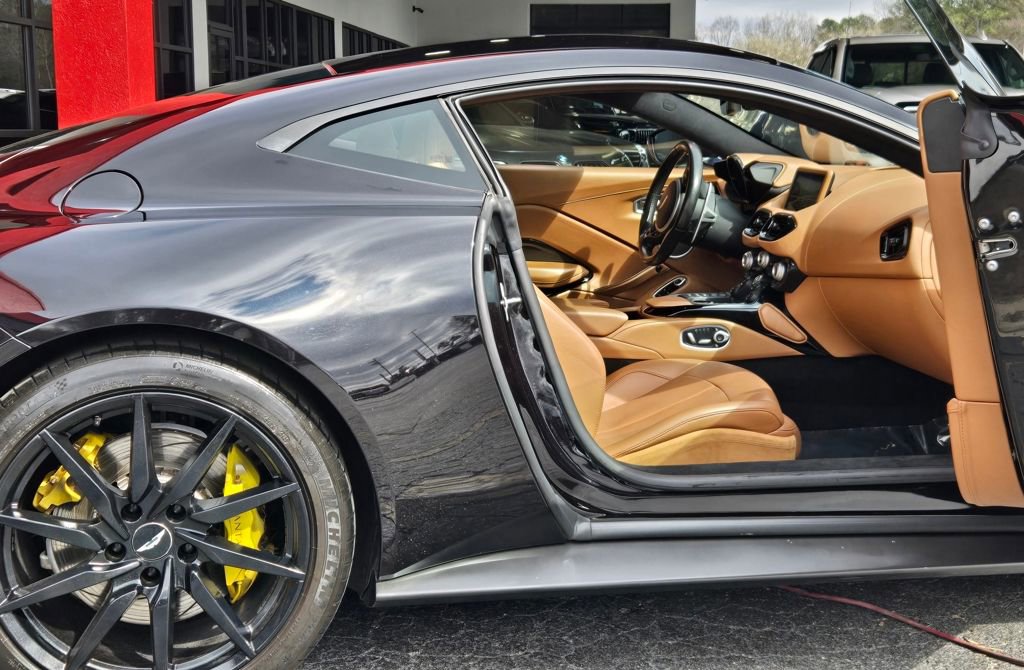 Used 2020 Aston Martin V8 Vantage Coupe image 24