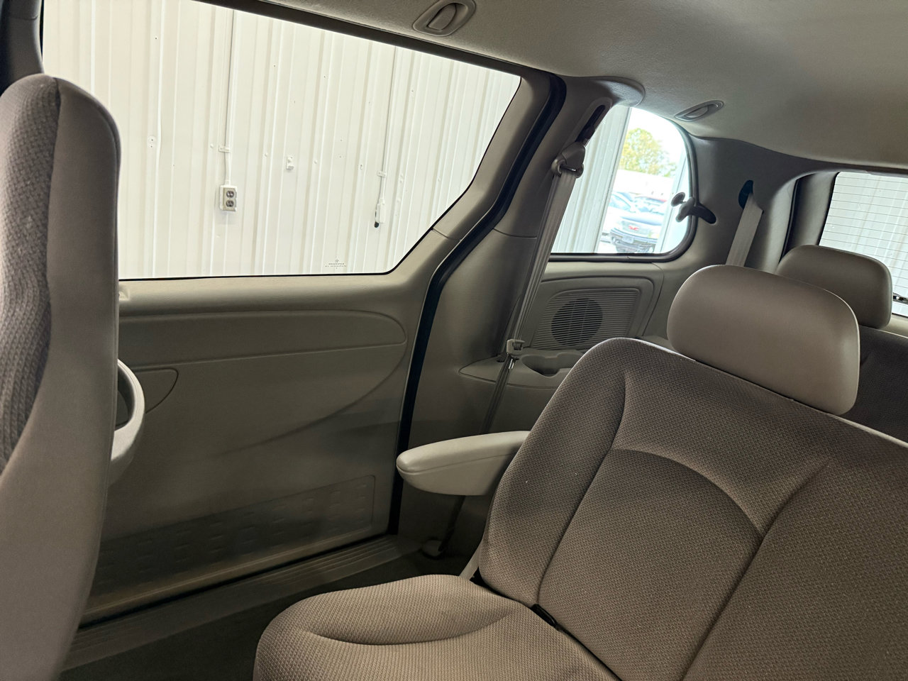 Used 2002 Dodge Caravan SE image 46