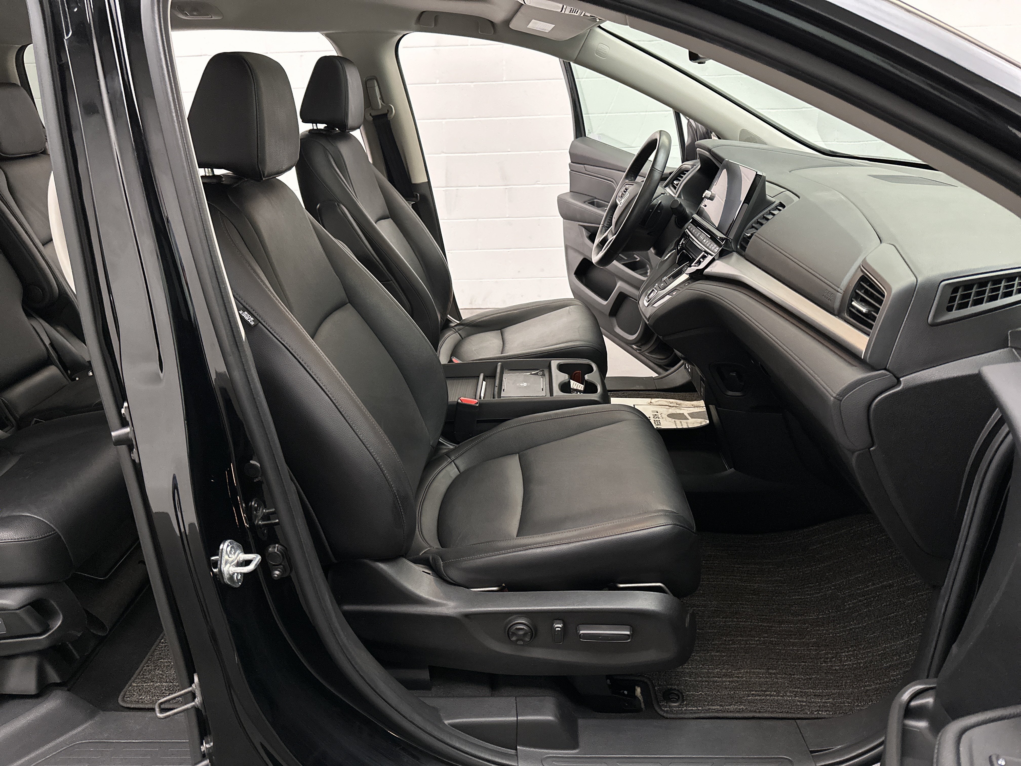 Used 2025 Honda Odyssey EX-L image 21
