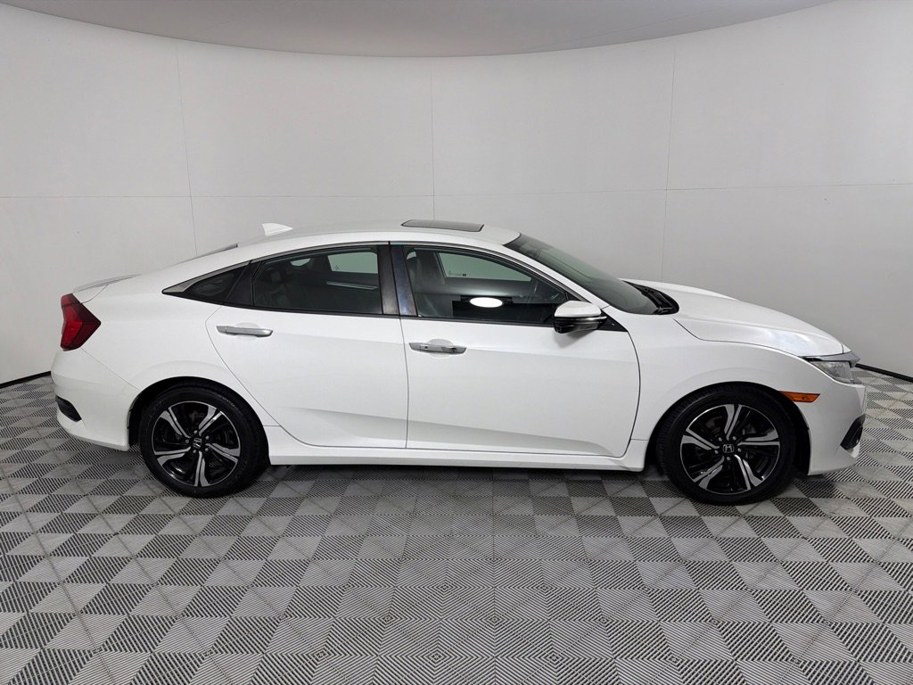 Used 2017 Honda Civic Touring image 4