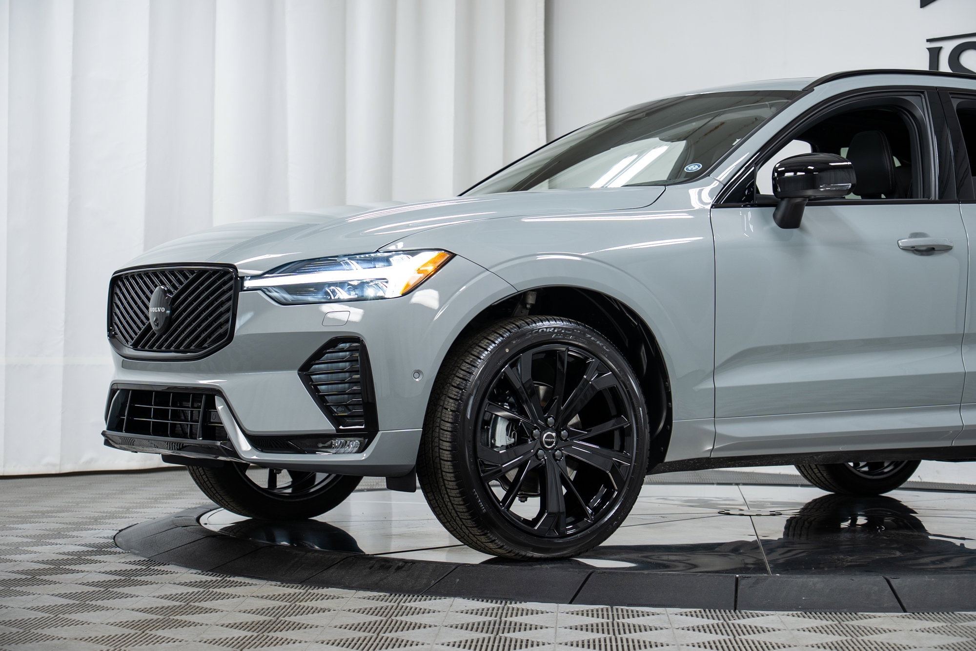 New 2026 Volvo XC60 B5 Ultra w/ Climate Package image 25