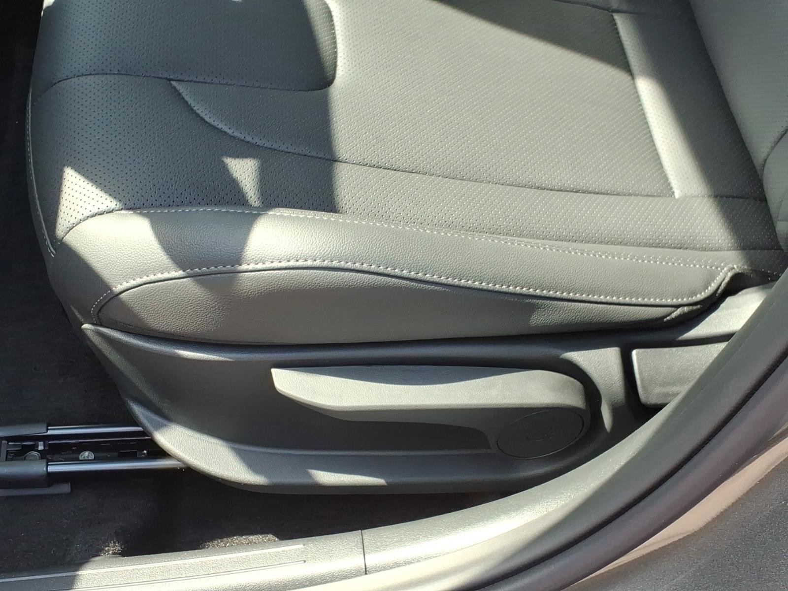 New 2026 Hyundai Elantra SEL Sport FWD image 13
