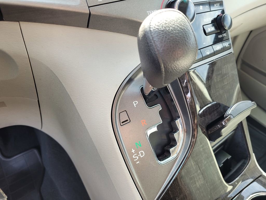 Used 2013 Toyota Venza LE image 15