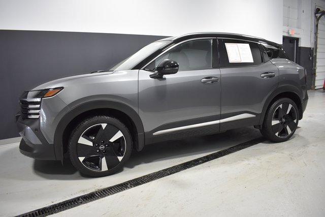 Certified 2025 Nissan Kicks SR image 2