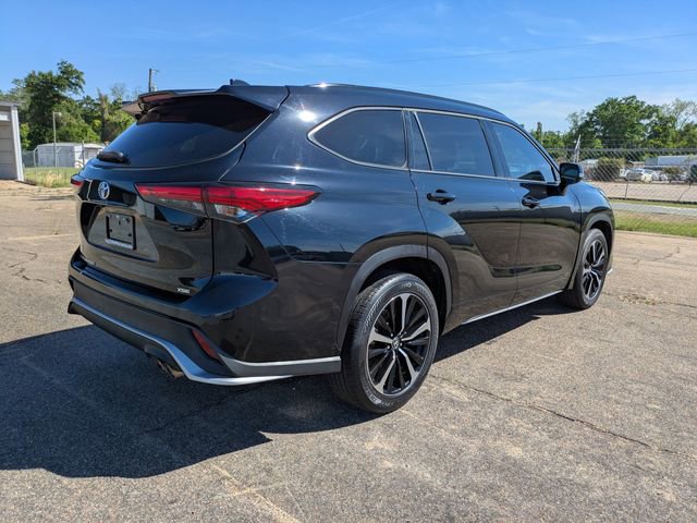 Used 2022 Toyota Highlander XSE FWD image 4