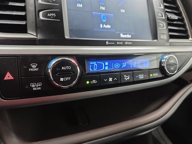 Used 2017 Toyota Highlander XLE AWD/4WD image 22