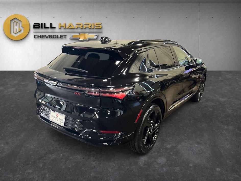 Used 2024 Chevrolet Equinox EV RS FWD image 2