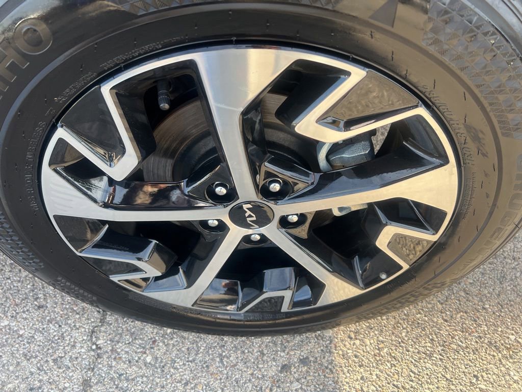 Certified 2025 Kia Sportage EX image 41