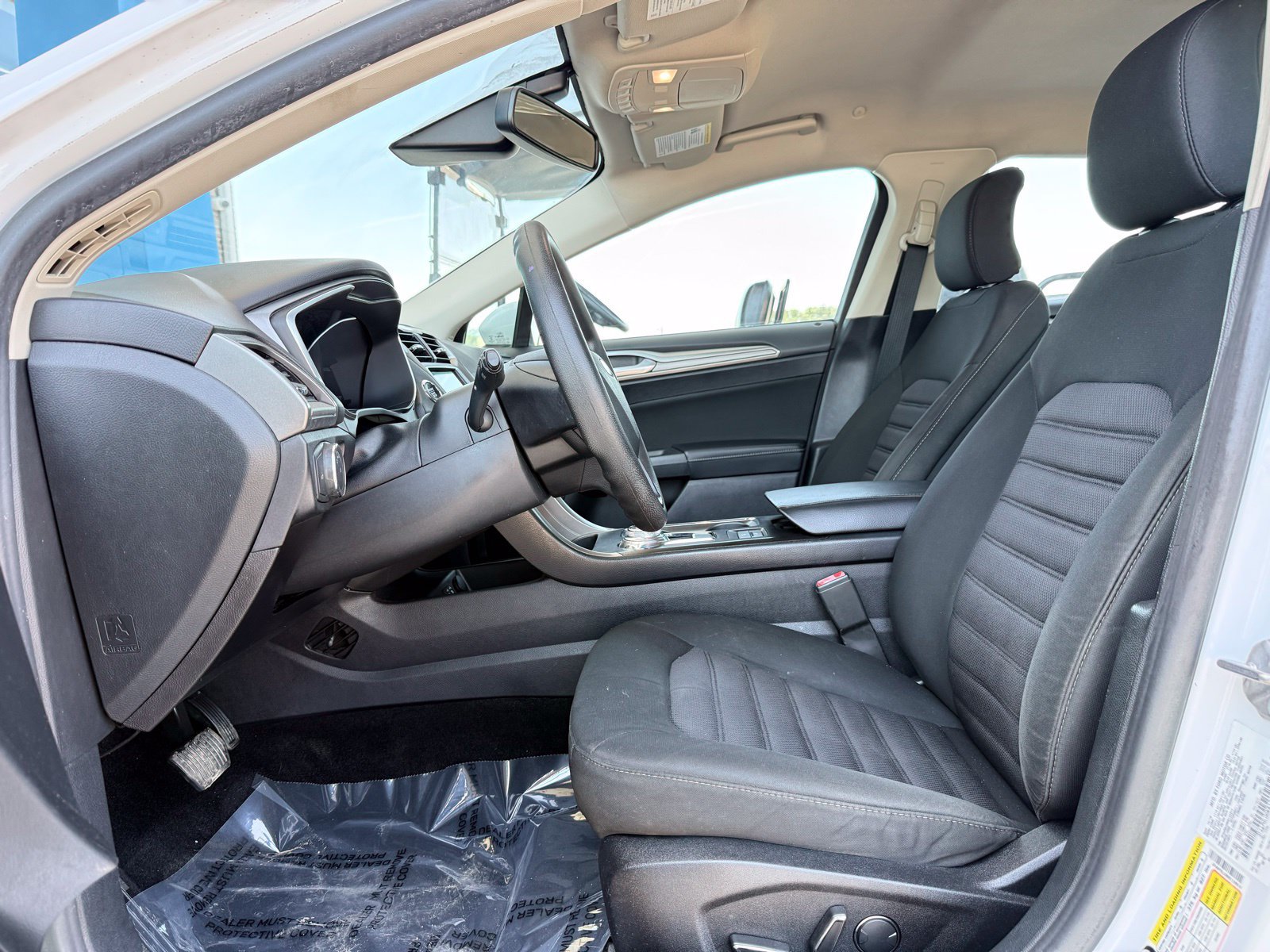Used 2019 Ford Fusion SE FWD image 11