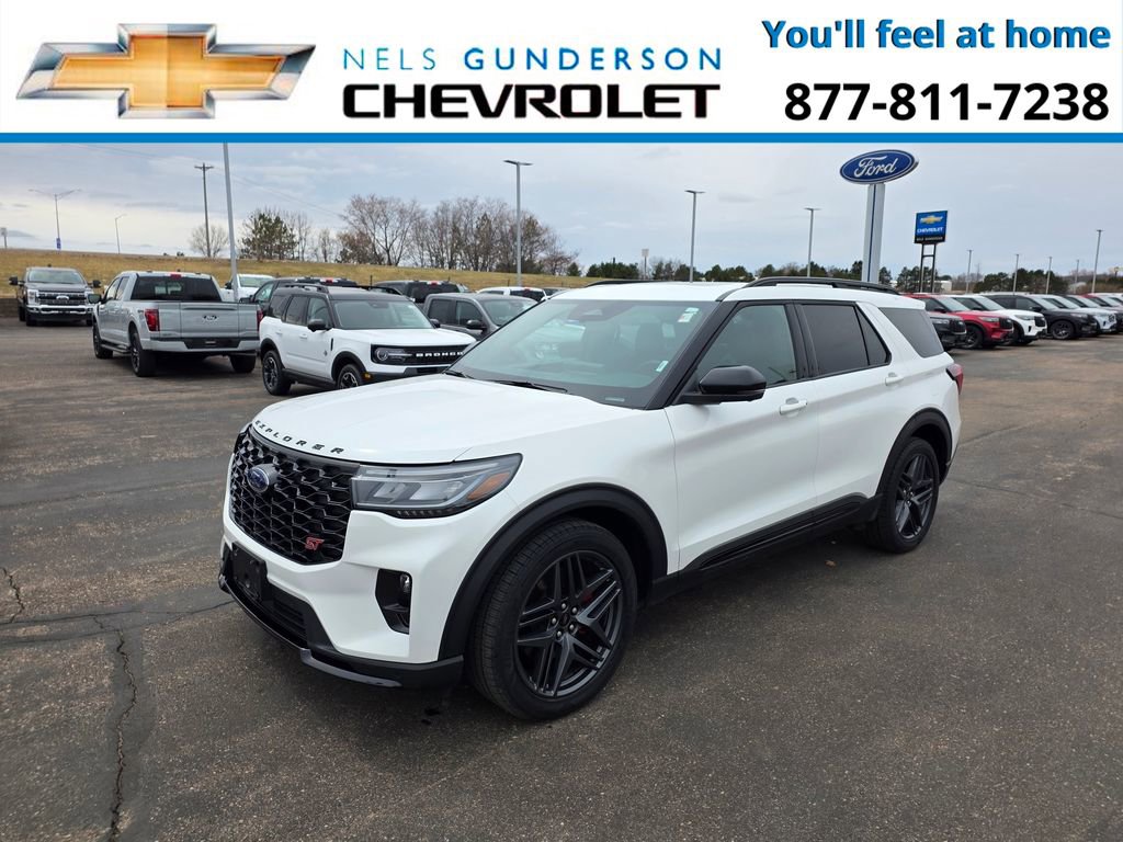 Used 2025 Ford Explorer ST AWD/4WD image 3