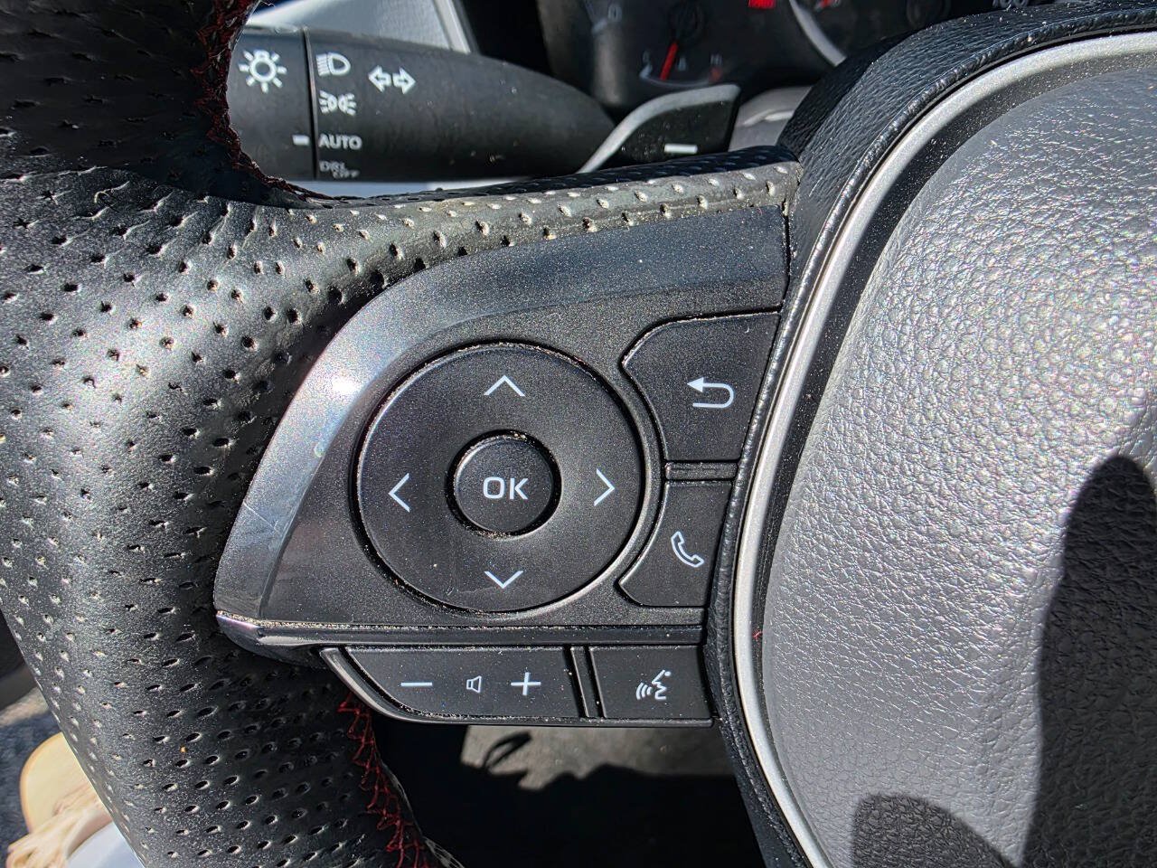 Used 2020 Toyota Corolla SE FWD image 17
