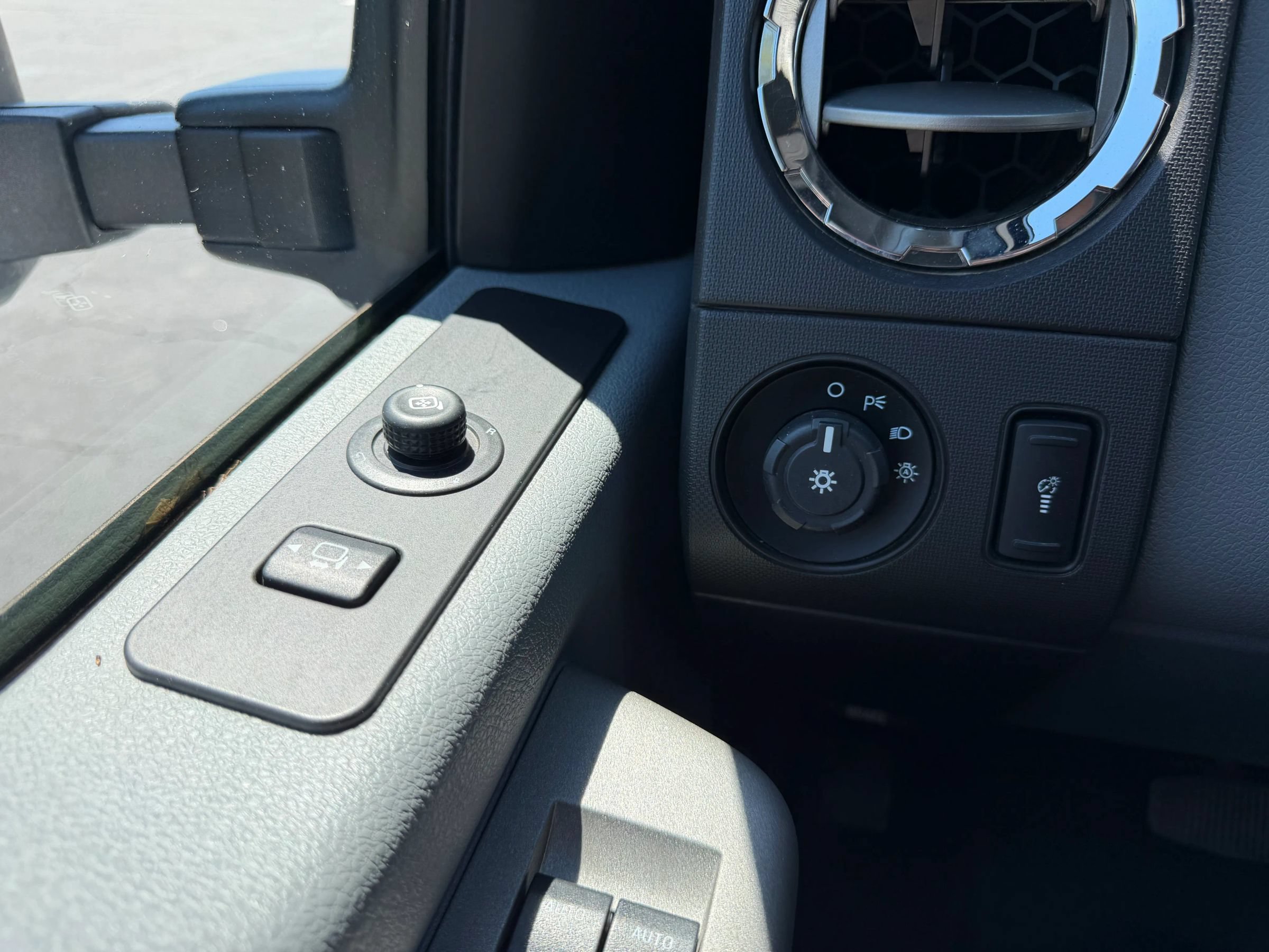 Used 2014 Ford F450 XLT w/ XLT Interior Package AWD/4WD image 24