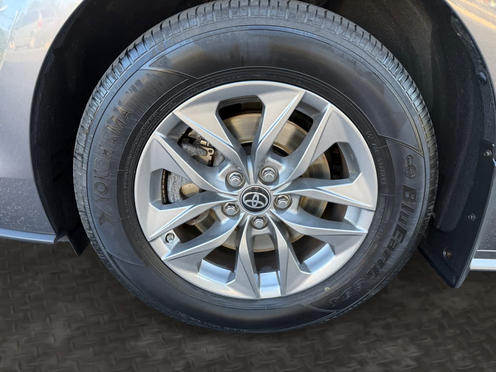 Used 2024 Toyota Sienna LE AWD/4WD image 9