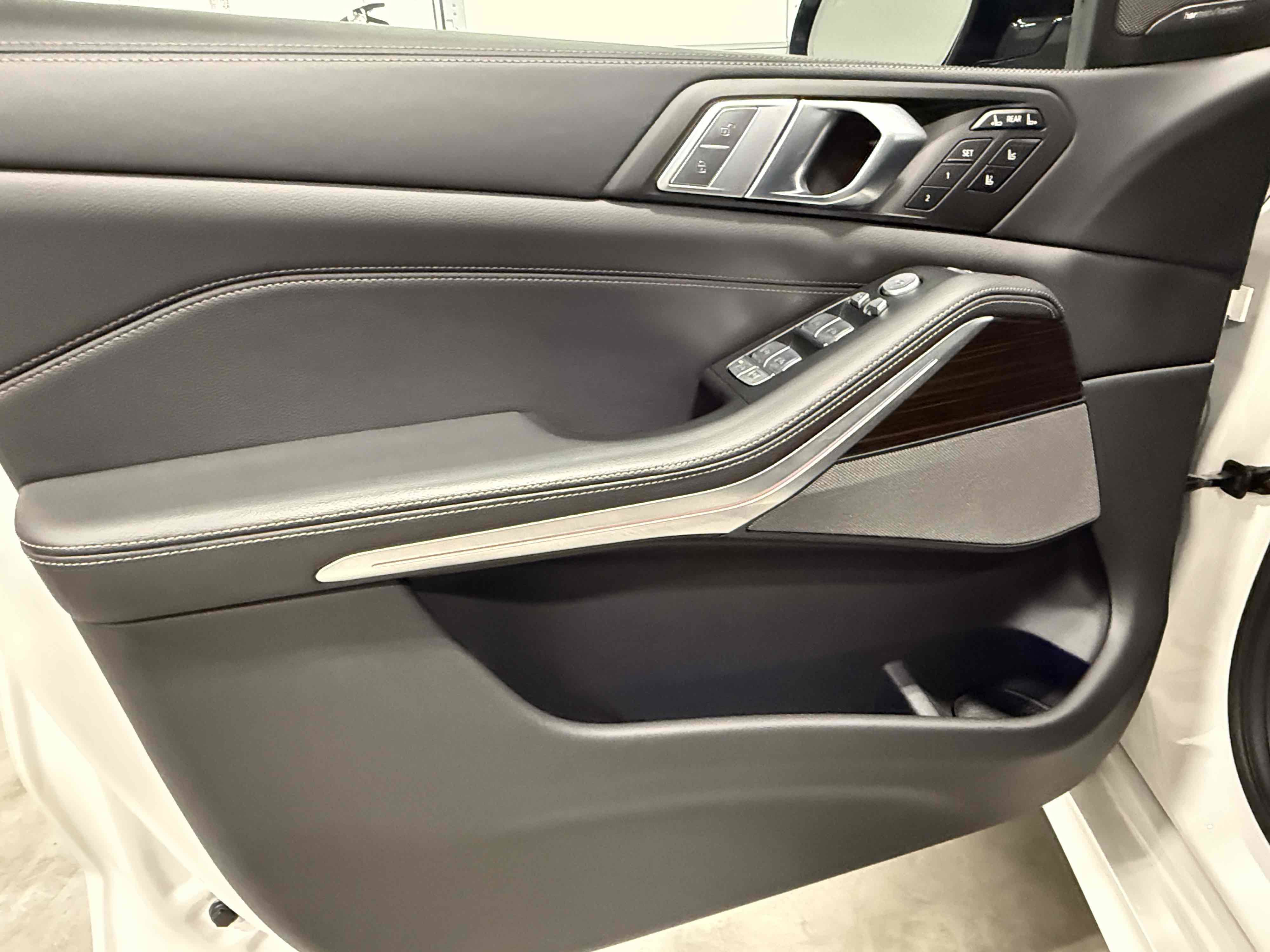 Used 2020 BMW X7 M50i w/ Executive Package AWD/4WD image 86