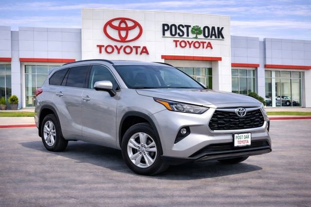 Used 2020 Toyota Highlander LE image 1