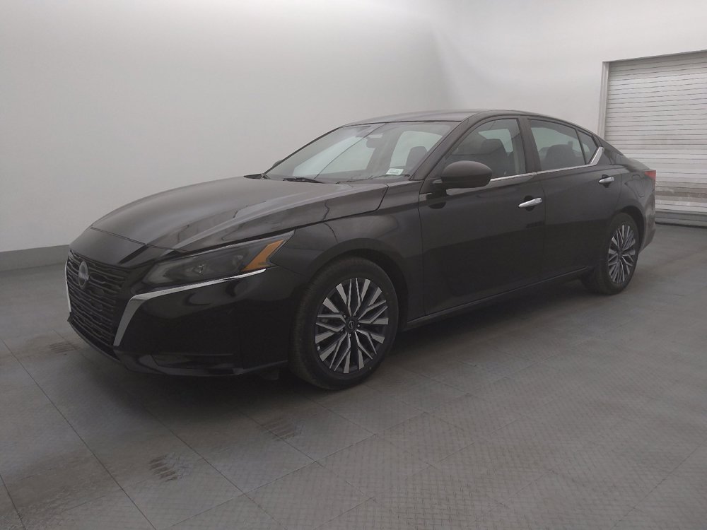 Used 2025 Nissan Altima 2.5 SV FWD image 2