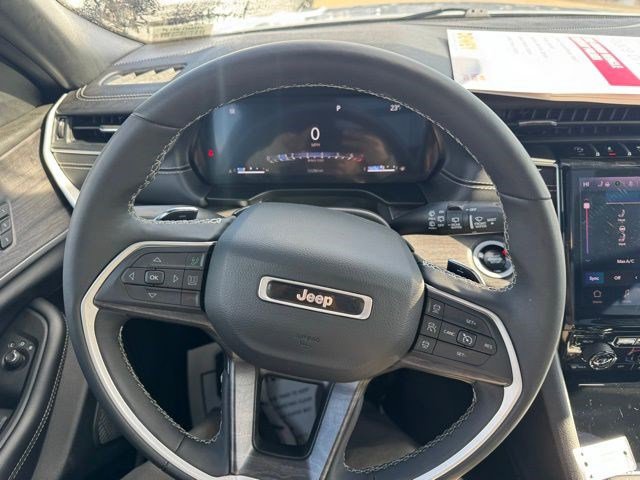 Used 2024 Jeep Grand Cherokee L Limited w/ Luxury Tech Group II AWD/4WD image 15