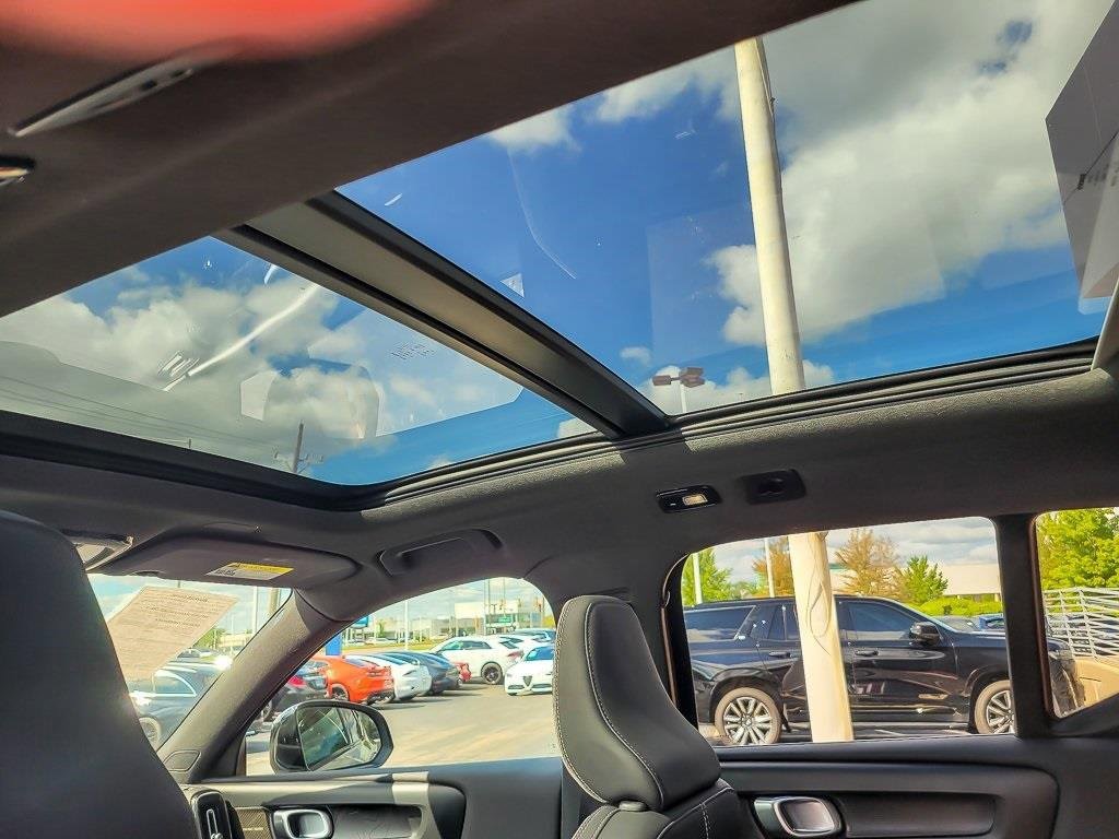 Used 2023 Volvo XC40 Recharge Ultimate w/ Protection Package Premier image 10