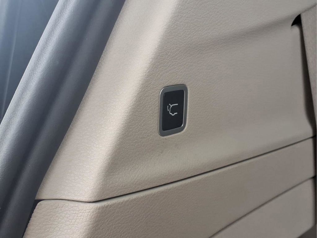 Used 2023 Chrysler Pacifica Touring-L FWD image 29