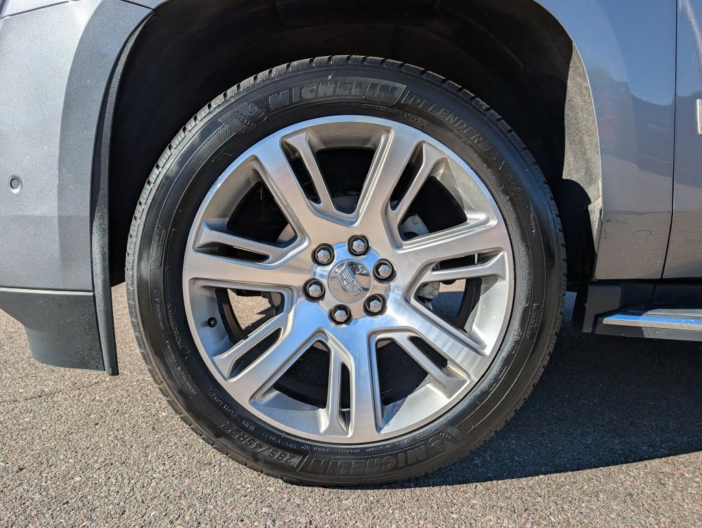 Used 2019 Cadillac Escalade Luxury AWD/4WD image 10