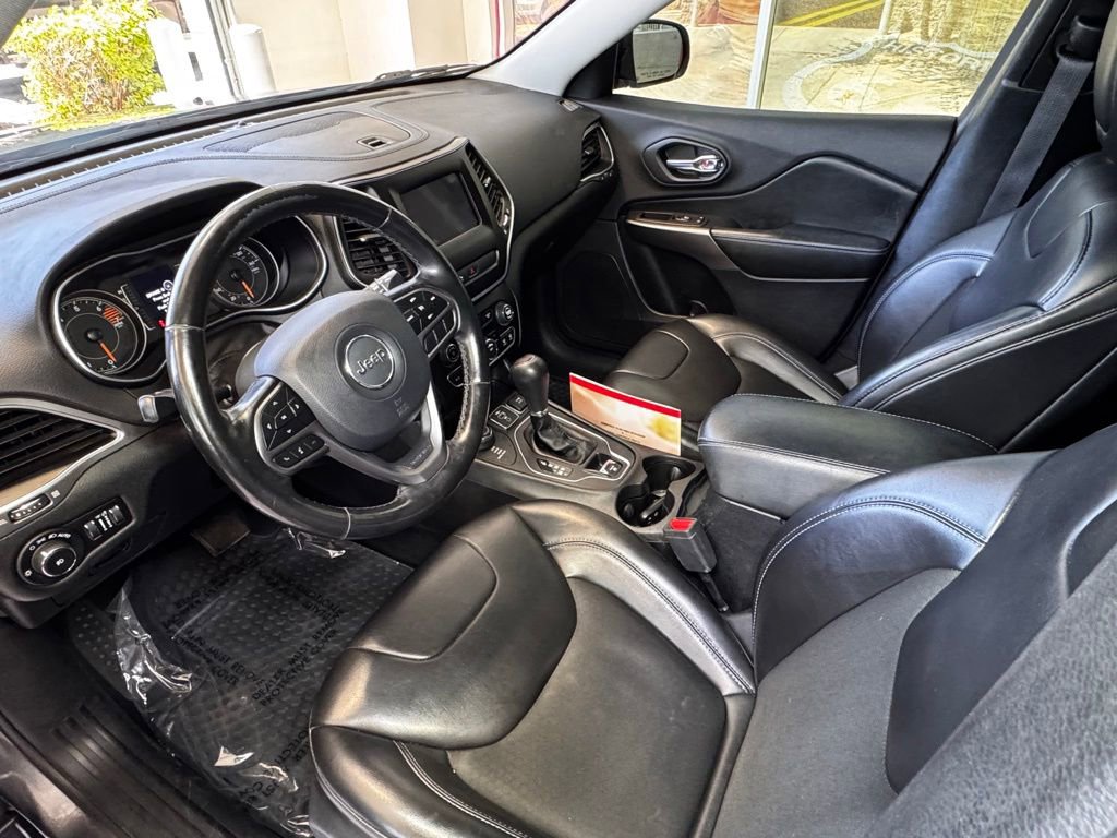 Used 2020 Jeep Cherokee Latitude Plus w/ Cold Weather Group AWD/4WD image 18