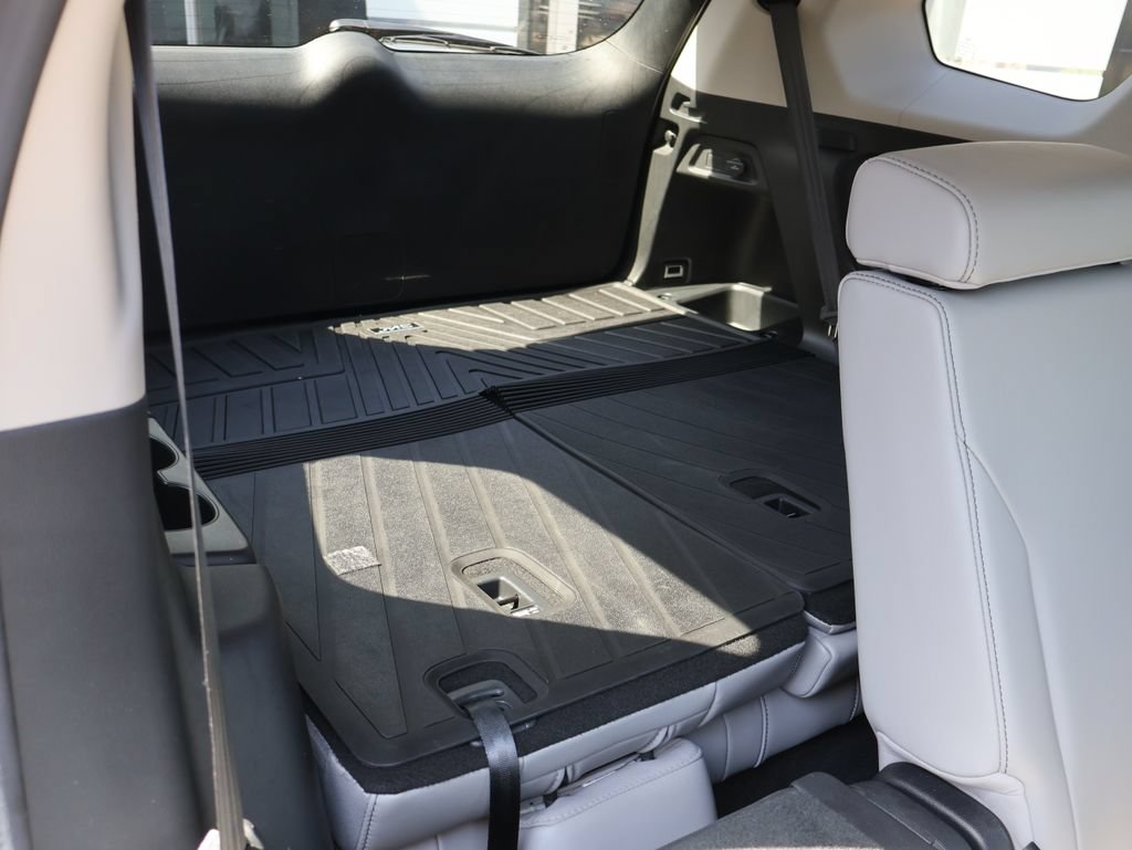 Used 2025 Honda Pilot EX-L image 13