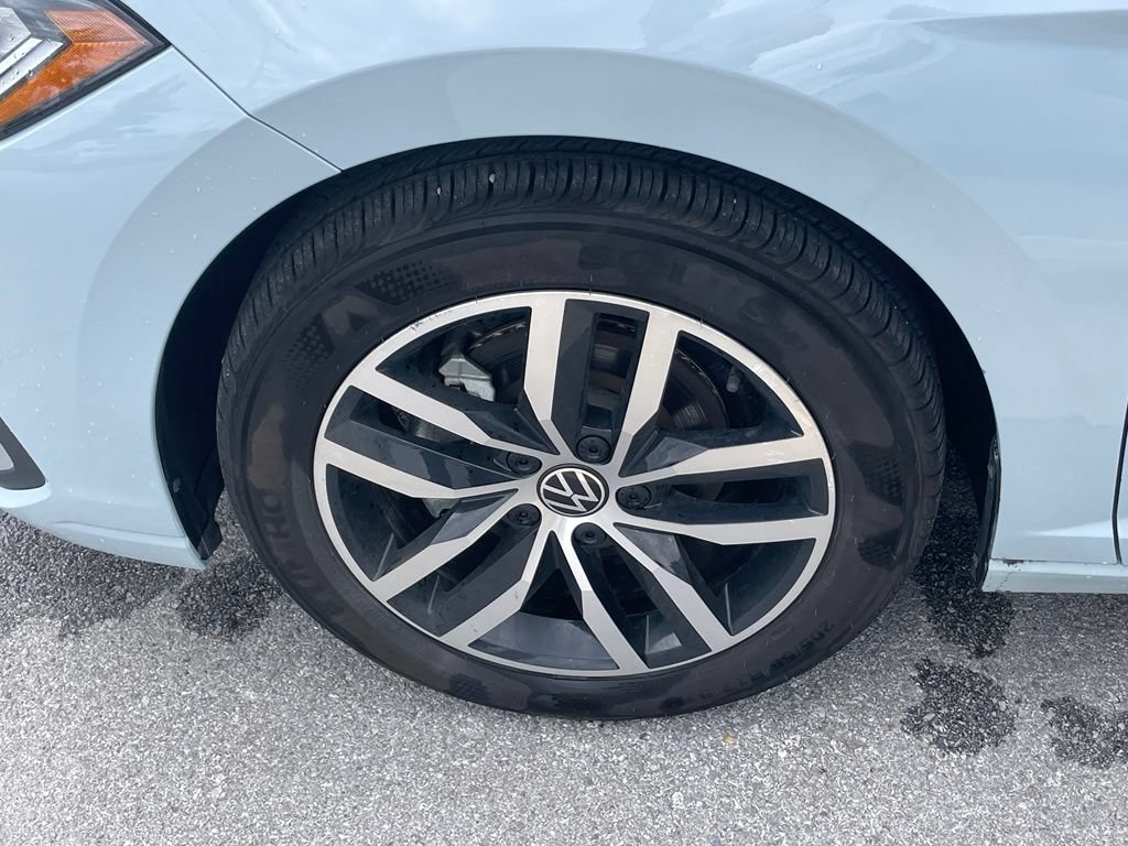 Used 2025 Volkswagen Jetta SE FWD image 29