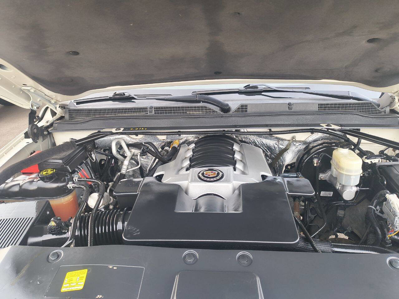 Used 2015 Cadillac Escalade Premium image 31