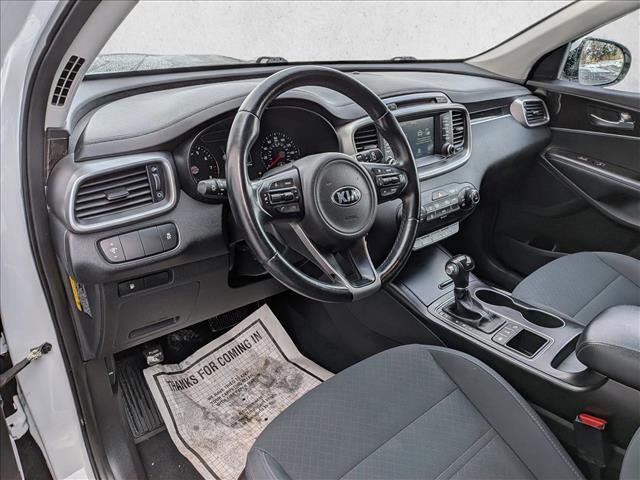 Used 2017 Kia Sorento LX w/ LX Convenience Package image 10