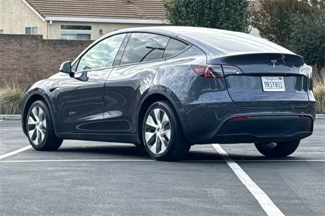 Used 2022 Tesla Model Y Long Range image 9