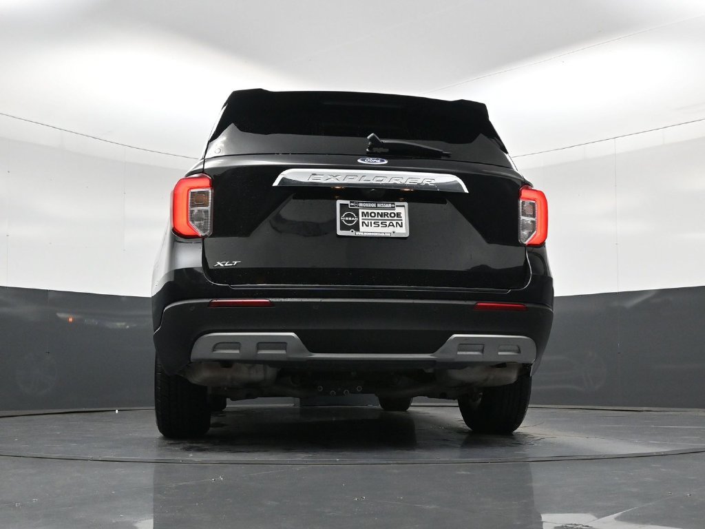 Used 2024 Ford Explorer XLT w/ Equipment Group 202A RWD image 23
